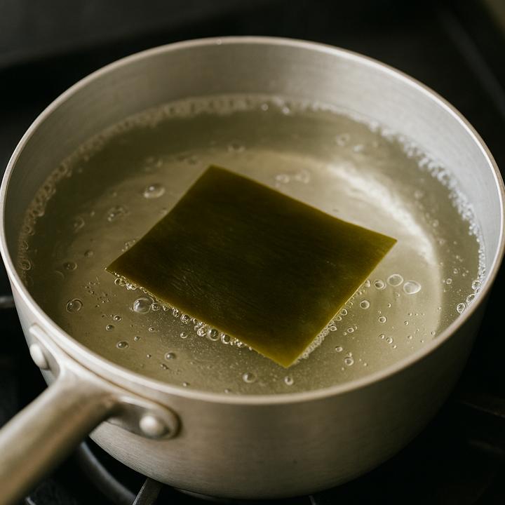 鍋に昆布を入れっぱなしにしてしまうとどうなる？リスクと回避策