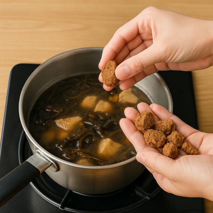 黒砂糖を煮物に使ってコクと色を引き出す方法